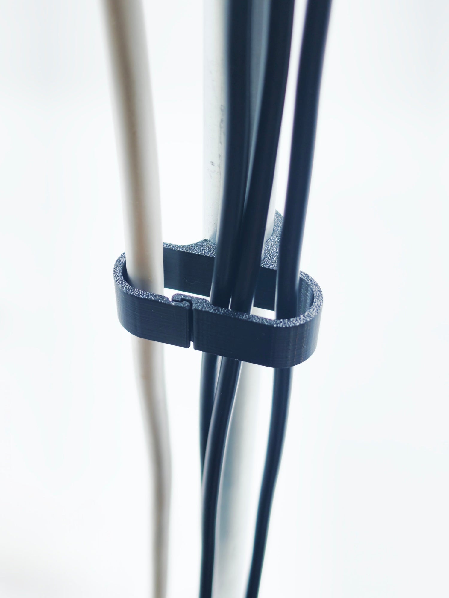 3DGROW Kabelclips auf einer Growzelt-Stange – kompatibel mit HOMEbox