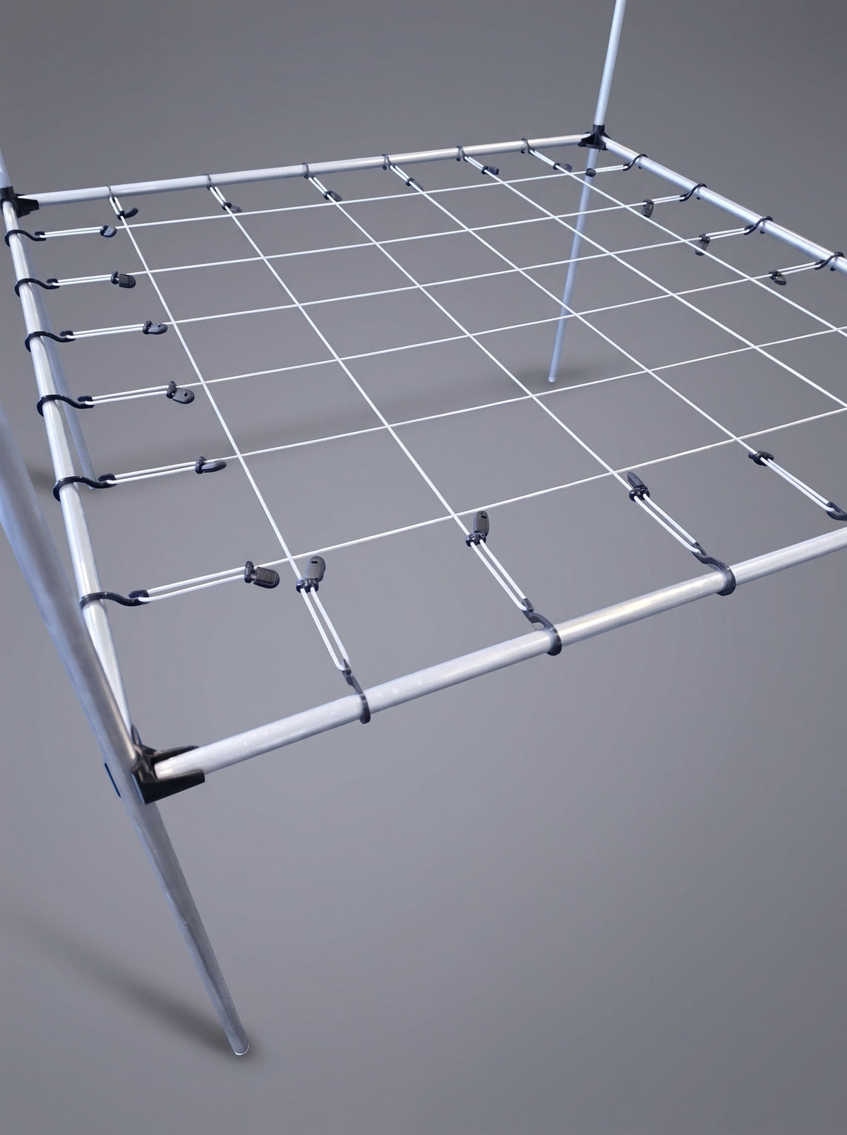 FlexGrow SCROG-Netz auf 16-mm-Alustangen im Growzelt – eine Ebene; das Double-Layer-Set enthält zwei