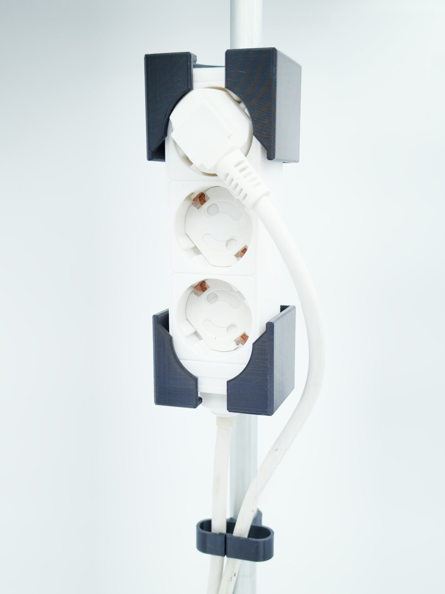 3DGROW Steckdosenhalter mit Kabelclip für Growbox-Stangen – Halter für Steckdosenleisten