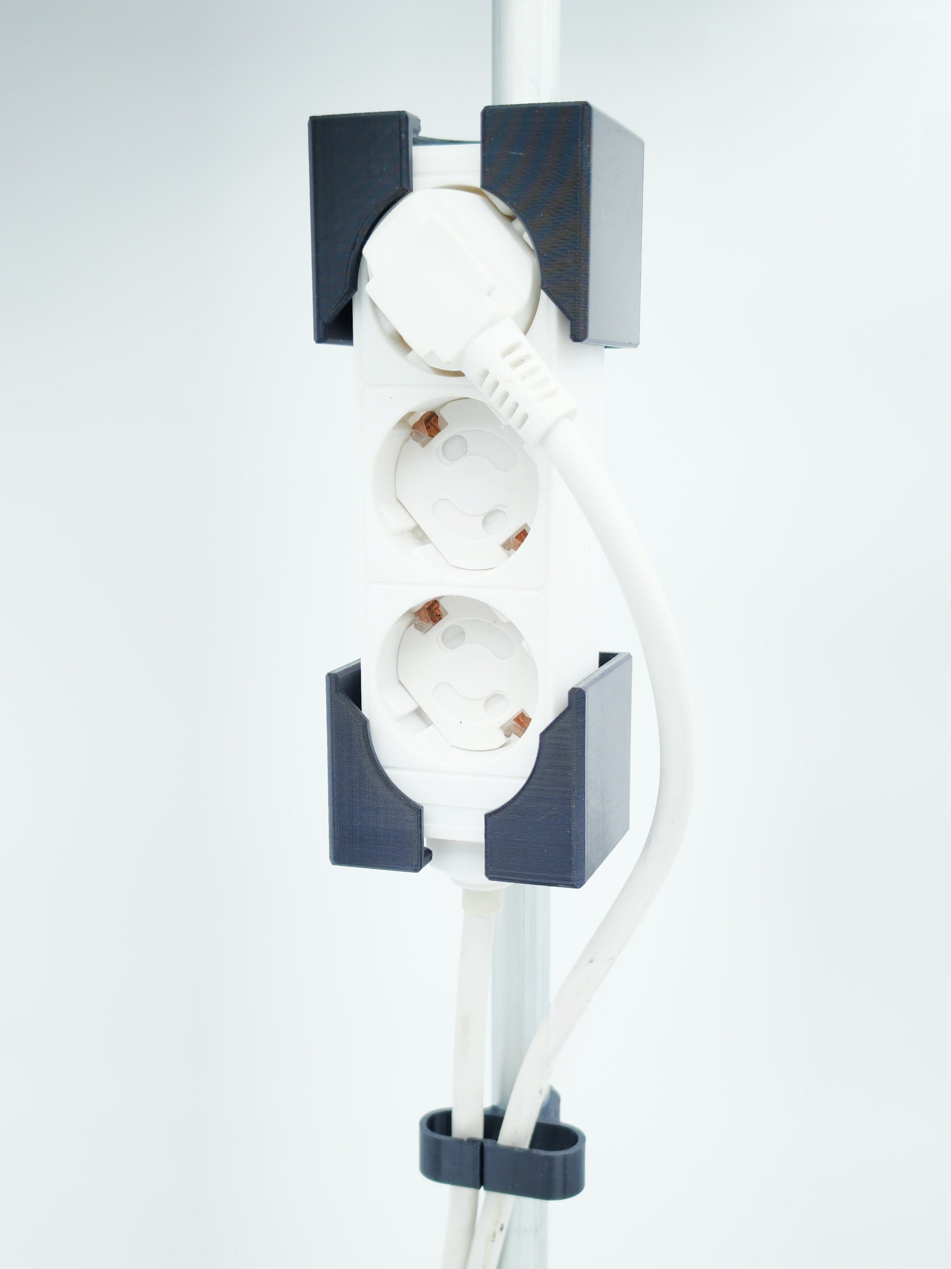 3DGROW Steckdosenhalter mit Kabelclip für Growbox-Stangen – Halter für Steckdosenleisten
